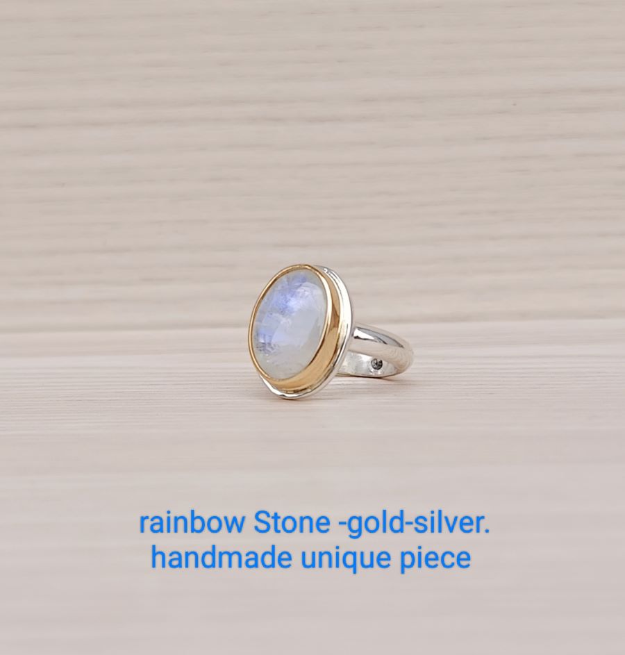 WOMAN RAINBOW STONE RING